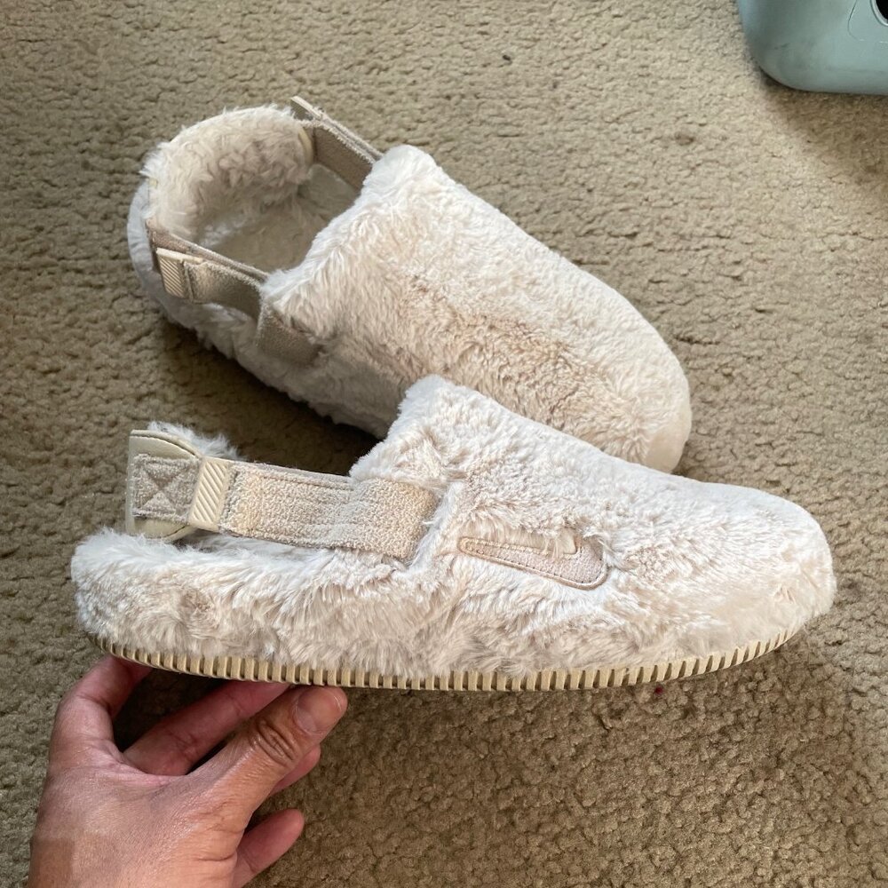 Nike Fuzzy Calm Mules